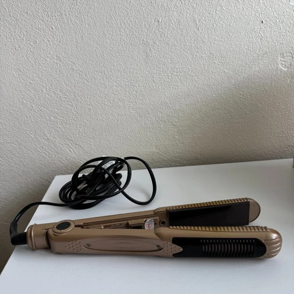 Hair Straightener / Flat Iron — Works & Heats Well (No Brand)